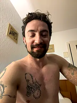 Snapshot of carlosnoveno chatting on 10/19/25, 01:28 carlosnoveno online show from 10/19/25, 01:28