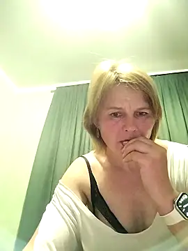 Snapshot of Masha412111 chatting on 04/29/26, 09:32 Masha412111 online show from 04/29/26, 09:32