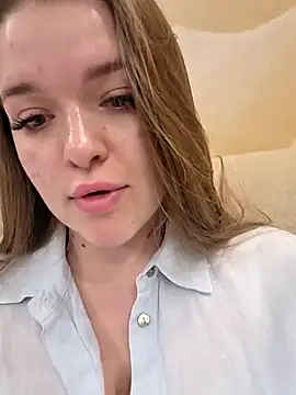 EmilyWhispers online show from 06/25/26, 05:06