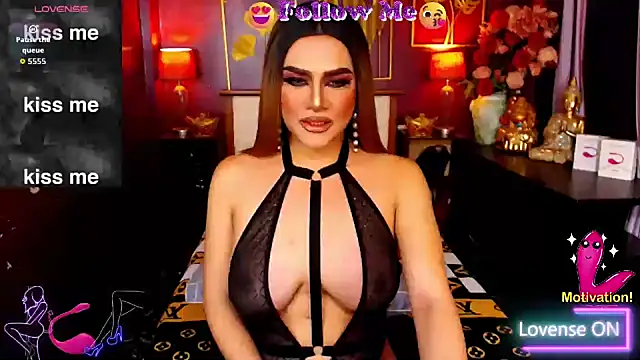Snapshot of BombshellMARIA chatting on 10/16/25, 10:16 BombshellMARIA online show from 10/16/25, 10:16
