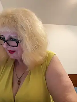 Snapshot of BoloshkaBlonda chatting on 10/22/25, 07:57 BoloshkaBlonda online show from 10/22/25, 07:57