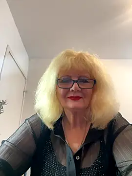 Snapshot of BoloshkaBlonda chatting on 10/24/25, 10:00 BoloshkaBlonda online show from 10/24/25, 10:00