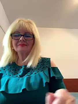 Snapshot of BoloshkaBlonda chatting on 10/26/25, 01:06 BoloshkaBlonda online show from 10/26/25, 01:06