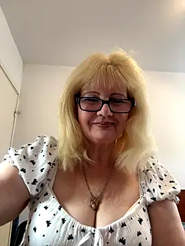 Snapshot of BoloshkaBlonda chatting on 10/29/25, 11:23 BoloshkaBlonda online show from 10/29/25, 11:23