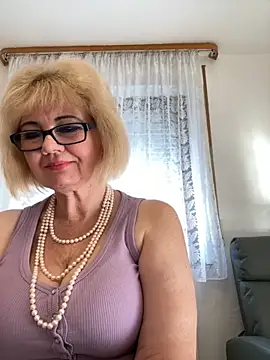 Snapshot of BoloshkaBlonda chatting on 11/27/25, 01:35 BoloshkaBlonda online show from 11/27/25, 01:35