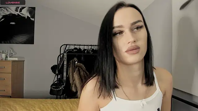 Lisa  Johnson online show from 11/07/25, 12:10