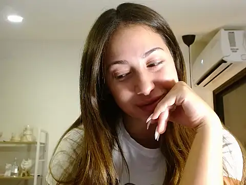 Snapshot of poppysinclair chatting on 10/14/25, 05:47 poppysinclair online show from 10/14/25, 05:47