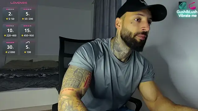 Snapshot of MasculineGuy99 chatting on 10/18/25, 04:37 MasculineGuy99 online show from 10/18/25, 04:37