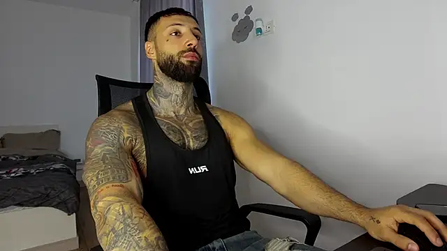 Snapshot of MasculineGuy99 chatting on 11/09/25, 07:06 MasculineGuy99 online show from 11/09/25, 07:06