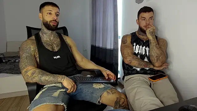 Snapshot of MasculineGuy99 chatting on 11/11/25, 08:58 MasculineGuy99 online show from 11/11/25, 08:58