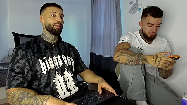 Snapshot of MasculineGuy99 chatting on 11/14/25, 07:29 MasculineGuy99 online show from 11/14/25, 07:29