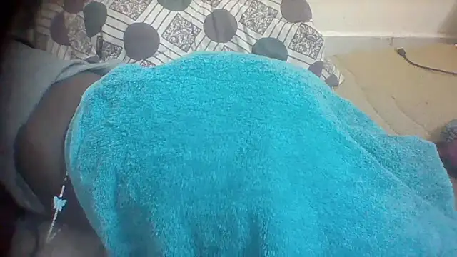 Snapshot of marociaMerl chatting on 11/25/25, 01:49 marociaMerl online show from 11/25/25, 01:49