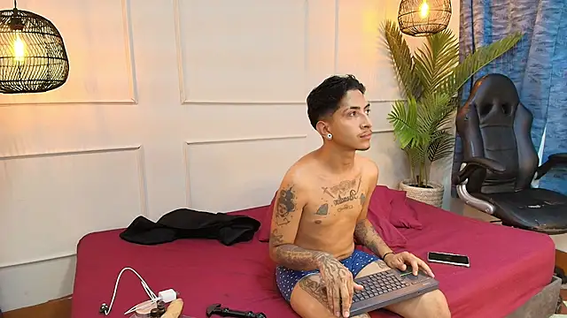 fkenneth macias online show from 10/11/25, 03:39