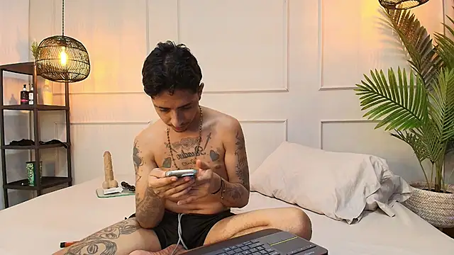 fkenneth macias online show from 10/21/25, 03:51