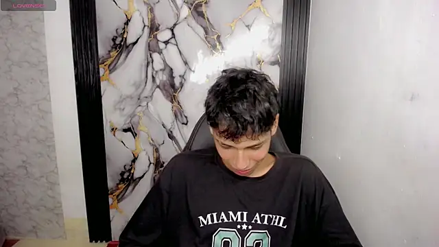 Im david02 online show from 12/19/25, 01:18