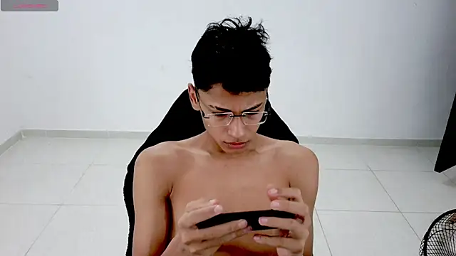 Im david02 online show from 04/16/26, 02:29