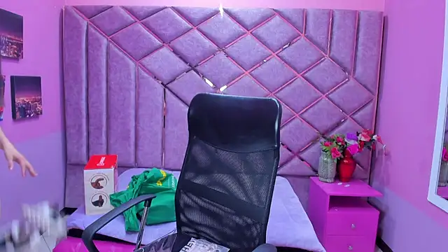 sarah sweett  online show from 04/09/26, 02:55