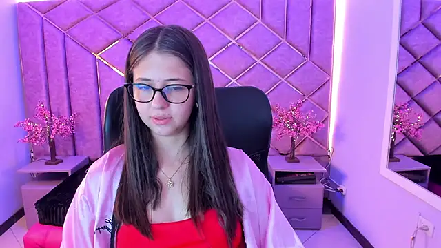 Snapshot of sarah_sweett_ chatting on 07/18/26, 04:22 sarah sweett online show from 07/18/26, 04:22