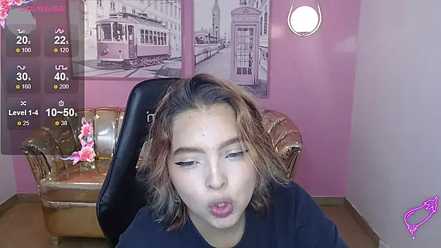 Snapshot of mia_foster_t chatting on 11/14/25, 12:37 mia foster t online show from 11/14/25, 12:37