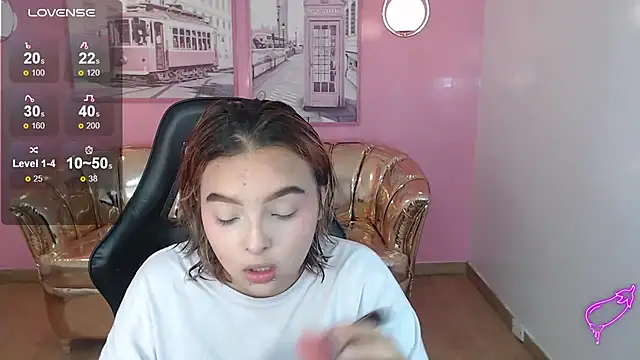 Snapshot of mia_foster_t chatting on 11/17/25, 12:55 mia foster t online show from 11/17/25, 12:55