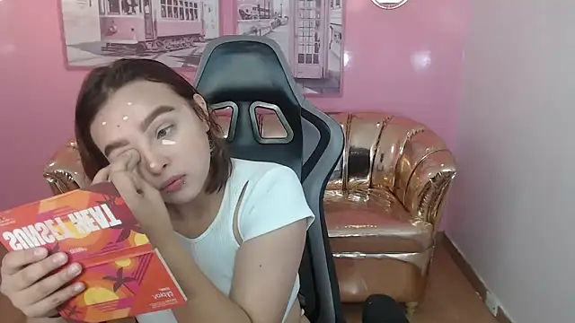 Snapshot of mia_foster_t chatting on 12/17/25, 12:55 mia foster t online show from 12/17/25, 12:55