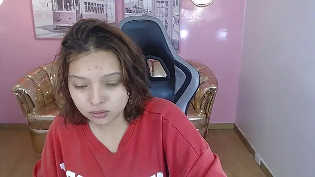 Snapshot of mia_foster_t chatting on 12/18/25, 01:17 mia foster t online show from 12/18/25, 01:17