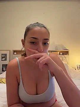 Snapshot of looloopaul chatting on 02/19/26, 08:38 looloopaul online show from 02/19/26, 08:38