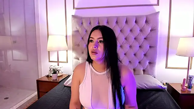 Snapshot of IssisLancaster chatting on 10/13/25, 11:54 IssisLancaster online show from 10/13/25, 11:54