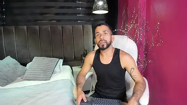 Snapshot of Lobo_sex21 chatting on 10/14/25, 07:36 Lobo sex21 online show from 10/14/25, 07:36