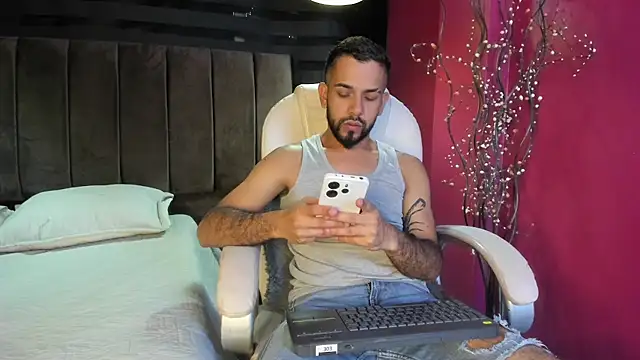 Snapshot of Lobo_sex21 chatting on 10/20/25, 08:42 Lobo sex21 online show from 10/20/25, 08:42