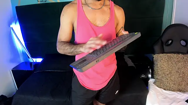 Snapshot of Lobo_sex21 chatting on 11/20/25, 01:11 Lobo sex21 online show from 11/20/25, 01:11