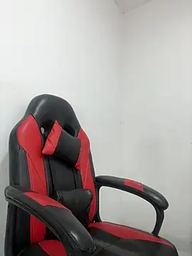 Snapshot of Olivia_Rousett chatting on 11/25/25, 08:53 Olivia Rousett online show from 11/25/25, 08:53