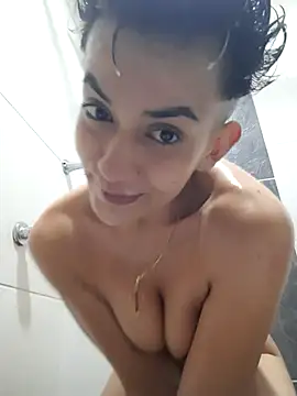 Snapshot of Zulyhenao chatting on 10/05/25, 01:20 Zulyhenao online show from 10/05/25, 01:20