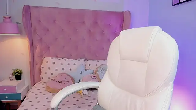 Vanelope evanss online show from 11/21/25, 12:37