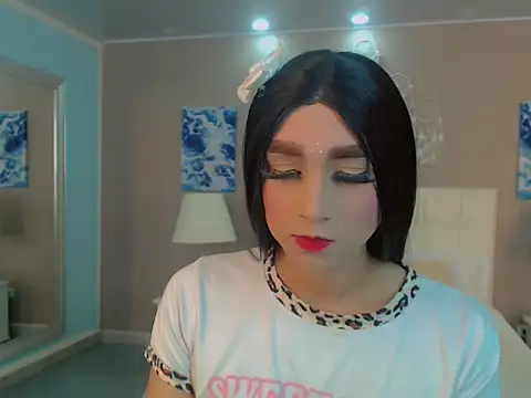 Luna LaFontaine online show from 10/22/25, 12:05