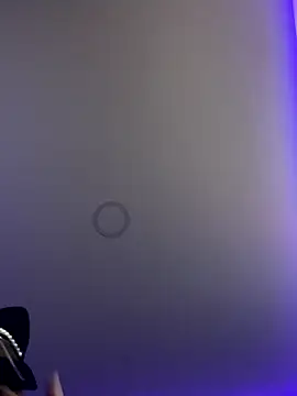 Snapshot of Hotlatinpussy chatting on 10/17/25, 04:15 Hotlatinpussy online show from 10/17/25, 04:15