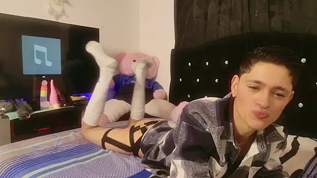 Snapshot of Tyler_cat chatting on 10/06/25, 11:18 Tyler cat online show from 10/06/25, 11:18