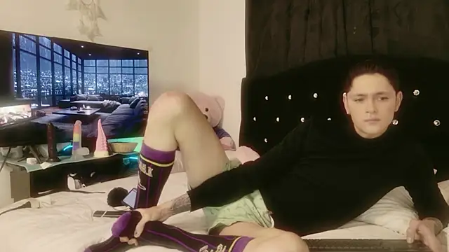 Snapshot of Tyler_cat chatting on 10/20/25, 10:59 Tyler cat online show from 10/20/25, 10:59