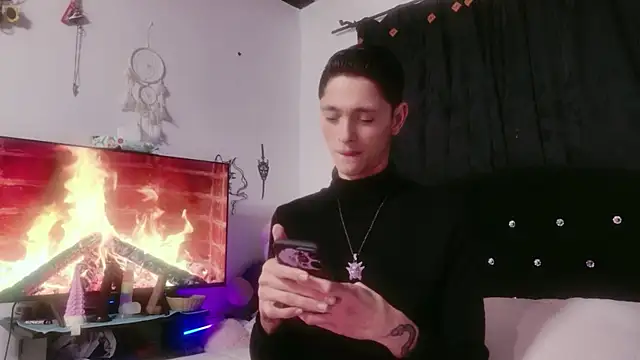 Snapshot of Tyler_cat chatting on 11/11/25, 01:55 Tyler cat online show from 11/11/25, 01:55