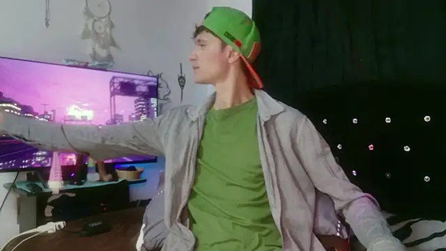 Snapshot of Tyler_cat chatting on 11/23/25, 12:21 Tyler cat online show from 11/23/25, 12:21