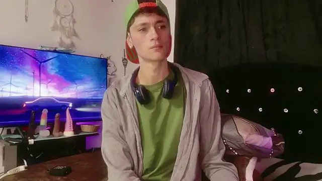 Snapshot of Tyler_cat chatting on 11/23/25, 04:18 Tyler cat online show from 11/23/25, 04:18