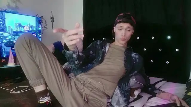 Snapshot of Tyler_cat chatting on 11/24/25, 11:37 Tyler cat online show from 11/24/25, 11:37