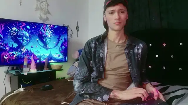 Snapshot of Tyler_cat chatting on 11/25/25, 12:38 Tyler cat online show from 11/25/25, 12:38