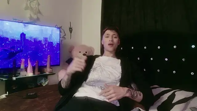 Snapshot of Tyler_cat chatting on 11/29/25, 01:08 Tyler cat online show from 11/29/25, 01:08