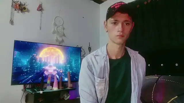 Snapshot of Tyler_cat chatting on 12/01/25, 01:21 Tyler cat online show from 12/01/25, 01:21