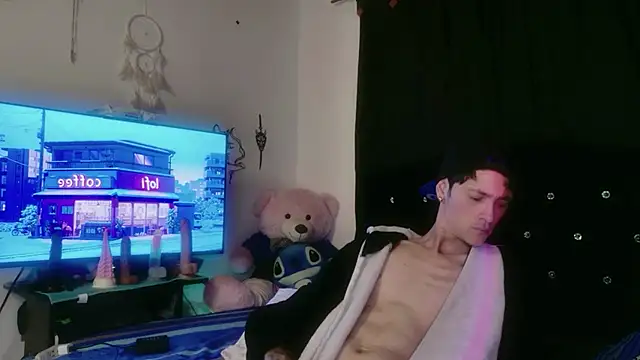 Snapshot of Tyler_cat chatting on 12/15/25, 05:55 Tyler cat online show from 12/15/25, 05:55