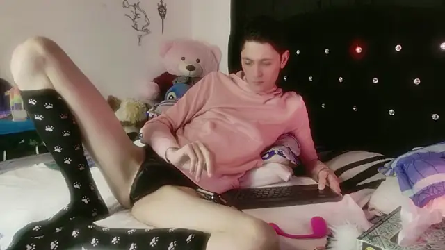 Tyler cat online show from 04/18/26, 02:10