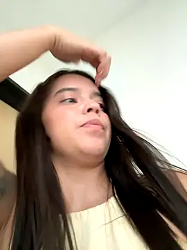 Snapshot of gabriiieela_ chatting on 10/25/25, 09:20 gabriiieela online show from 10/25/25, 09:20