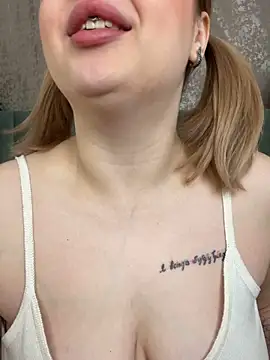 KellyMoors online show from 10/10/25, 01:48