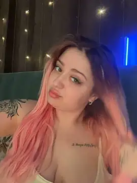 KellyMoors online show from 12/01/25, 01:21